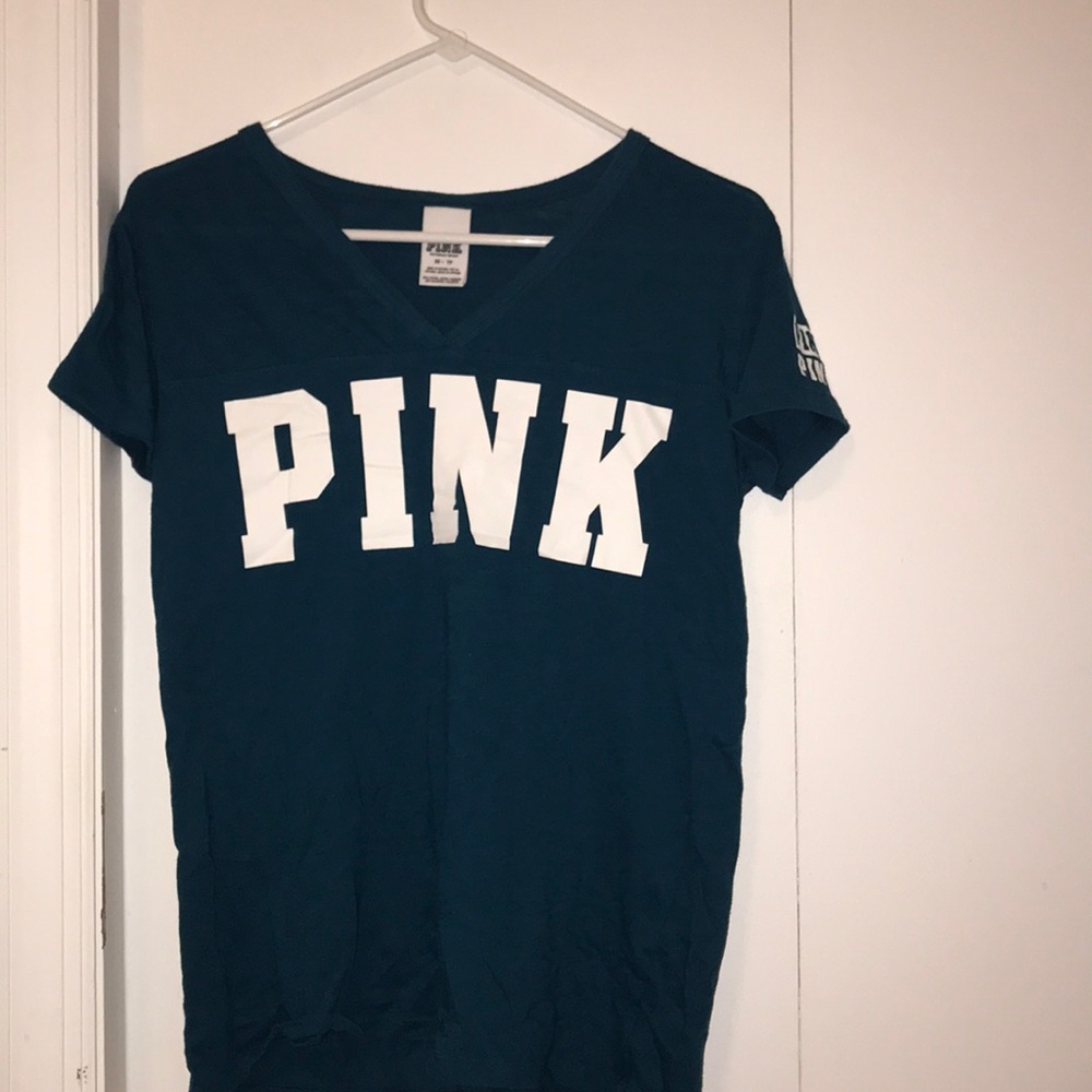 V-neck teeshirt